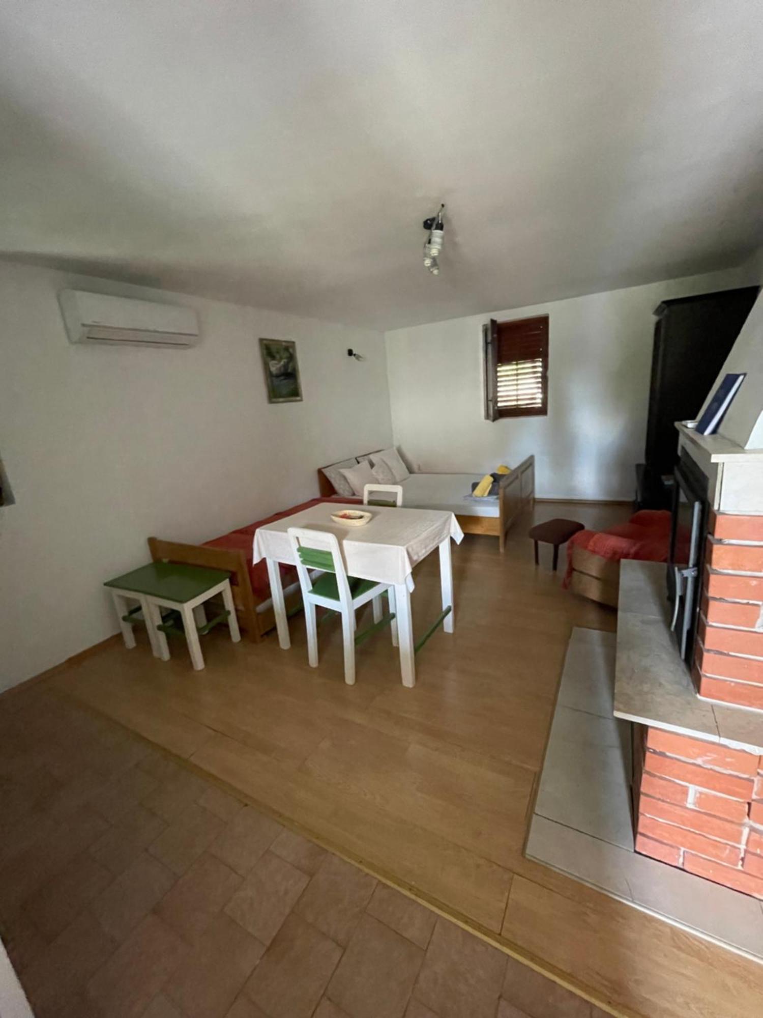 Apartment Zola Gornji Karin Exterior photo